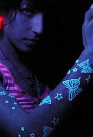 မှောင်မိုက်၌တောက်ပတောက်ပတောက်ပသောတက်တူးထိုးပုံစံ