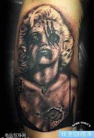 Marilyn Monroe tätoveeringumustri zombi versioon