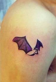 braccio simpatico totem tatuaggio piccolo pipistrello