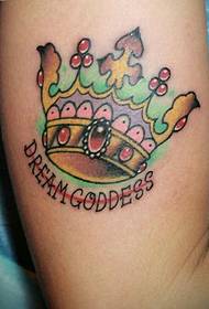 wonnerschéin um Aarm Faarf Crown Tattoo