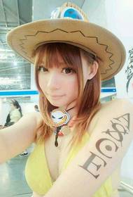 One Piece Ace tatwaġġ fuq id-driegħ