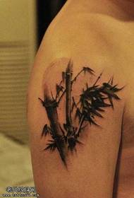 braccio classico modello di tatuaggio di bambù grigio nero