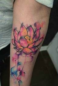 tattoo Lámh Lotus daite cheana féin
