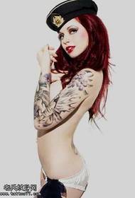 rokas sieviete melni pelēks tetovējums modelis