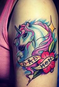 conception de tatouage licorne bras de beauté