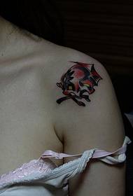 patró de tatuatge de crani de la personalitat del braç de bellesa