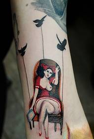 腕にセクシーな女神肖像タトゥー
