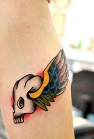Girls arm squat and wings tattoo pattern