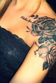 tatuaj de trandafir personalitate de bine pe braț