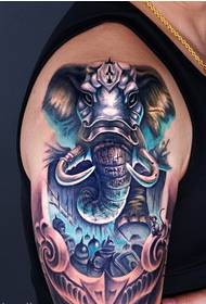 tatuaggio di elefante dominante di braccio maschile