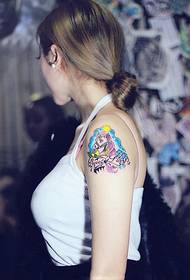 Modela Tattoo ya Beauty Arm Unicorn