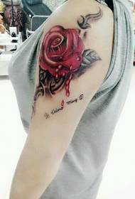 ubuhle obuhle ingalo yegazi yegazi rose rose tattoo