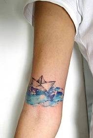 tato totem cilik cilik kanthi tato Inggris cilik sing ngrebut 18089-lengen