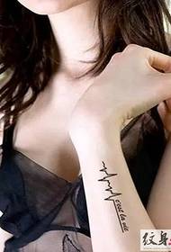 piccolo tatuaggio ECG serie fresca