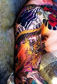 Turlot сәнге арналған жеке гүлді тотемдік татуировкасы