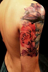 Tatuaje creativo de la flor de la tinta del brazo