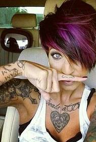 tatuaje tótem de moda alternativa de personalidade dobre brazo feminino