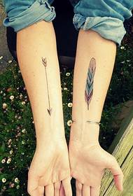 mergaitės rankos paprastos rodyklės tatuiruotė