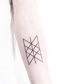 Tatuaggio piccolo con geometria del braccio fresco