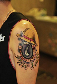 Бір Piece Luffy-дің сабан шляпасына арналған татуировкасы
