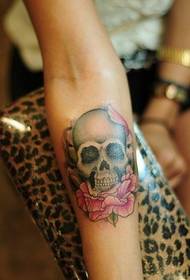 braço taro rosa tatuagem padrão