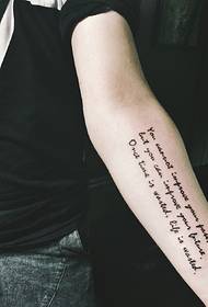 sa bukton sa babaye tulo ka laray nga yano nga Ingles nga tattoo