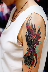 női kar személyisége a Phoenix totem tetoválás