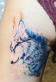 只有美麗的白狐紋身圖案