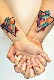 tattoo ຮັກແບບຄູ່ເລຂາຄະນິດທີ່ ໜ້າ ຮັກຫຼາຍ