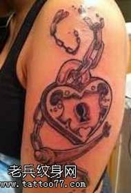 Patrún álainn tattoo glas agus álainn