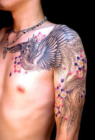 männlicher Arm Phoenix Kirschblüte Tattoo-Muster