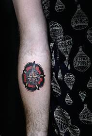 tatŵ totem lliw braich sy'n edrych yn dda