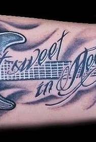 arm knappe gitaar Engels tattoo patroon