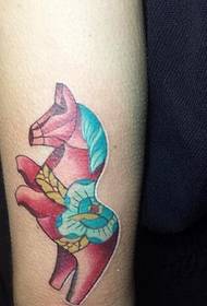 modello di tatuaggio di colore trojan braccio