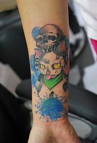 Ko te Arm Kitty me te Taro Tattoo