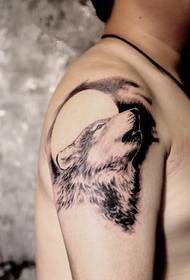 Apreciação feroz da imagem da tatuagem da cabeça do lobo
