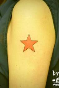 Semplice e carino motivo a tatuaggio a stella a cinque punte