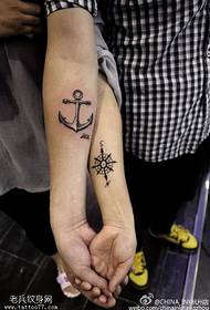 Modello di tatuaggio bussola di ancoraggio di coppia