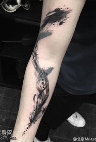 Padrão de tatuagem ilustração de tinta no braço