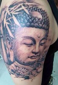 Tatuaje de buda de brazo atmosférico