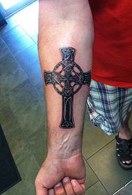 Tatuatge de creu de moda de braç