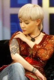 Sanger Tan Weiwei verpersoonlikde mode-tatoeëring