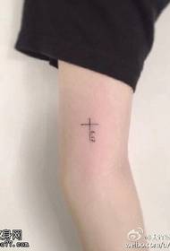 Modello di tatuaggio di bellezza di linea semplice e fresca