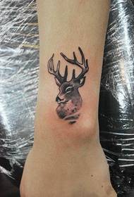 Simpatico tatuaggio con animaletto sul braccio