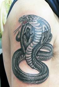 Tatuaggio serpente super personalizzato sul braccio