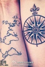 Geri draugai kartu daro tatuiruotes