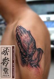 Tattoo i bukur në krah