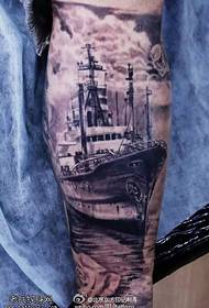 Patrón de tatuaxe realista en Titanic