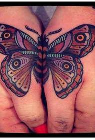 Tatuaggio di bella personalità a portata di mano