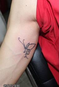 ຮູບແບບ tattoo ຈຸດ butterfly ແບບຄລາສສິກ